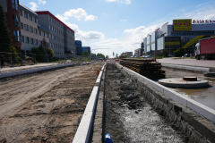Gromadzenie-materialow-budowlanych-prace-przygotowawcze-przy-budowie-torowiska-tramwajowego-14.07.2022-r.