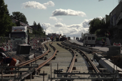 15-Al.-Pilsudskiego-zbrojenie-kompozytowe-plyty-torowiska-szyny-torowiska-tramwajowego-przygotowane-do-spawania-15.09.2022