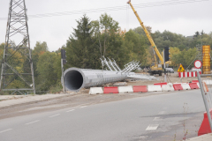 27-Ul.-Synow-Pulku-slup-linii-wysokiego-napiecia-110-kV-przygotowany-do-montazu-na-fundamencie-30.09.2022