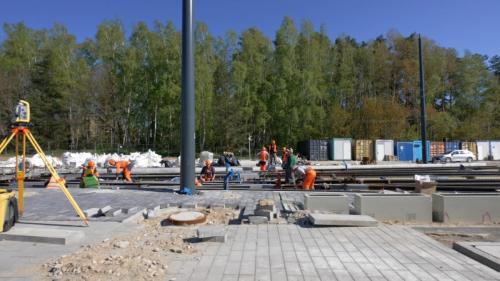 2023.05.126-prace-przy-montazu-szyn-torrowiska-tramwajowego-i-przygotowania-do-betonowania-na-ul.Wilczynskiego